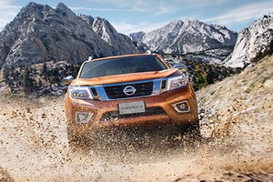 Bán tải Nissan Navara VL Plus mới "chốt giá" 688 triệu đồng