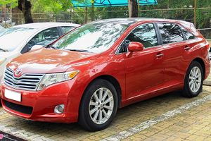 Toyota Venza dùng 10 năm bán gần 800 triệu ở Hà thành