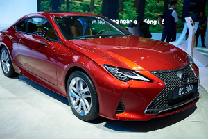 Chi tiết Lexus RC 300 hơn 3 tỷ đồng tại Việt Nam