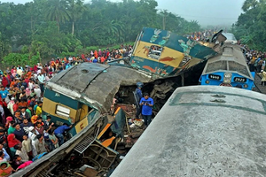 Tàu hỏa đâm nhau tại Bangladesh, ít nhất 16 người chết