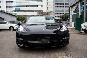 Cận cảnh Tesla Model 3 hơn 3 tỷ đồng tại Việt Nam