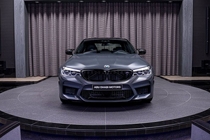 BMW M5 Edition bản kỷ niêm 35 Years Jahre tại Abu Dhabi