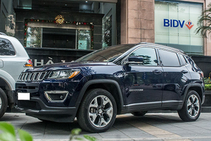 Cận cảnh Jeep Compass "độc lạ" hơn 1 tỷ tại Việt Nam