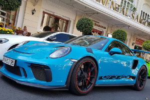 Porsche 911 GT3 RS đọ dáng Lamborghini Huracan ở Sài Gòn