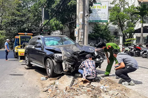 Lái xe Mercedes gây tai nạn kinh hoàng gần sân bay dương tính với ma tuý