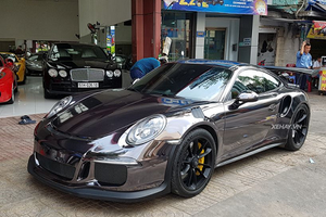 Siêu xe Porsche 911 GT3 RS hơn 10 tỷ trên phố Sài Gòn