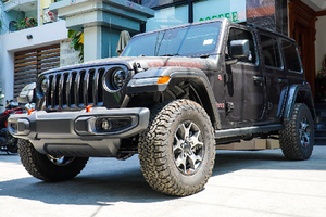 Cận cảnh Jeep Wrangler Unlimited Rubicon hơn 4 tỷ ở Sài Gòn