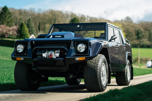  Lamborghini LM002 "hàng hiếm" phục chế ngon nhất thế giới