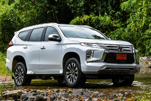 Mitsubishi Pajero Sport 2020 có gì để "đấu" Toyota Fortuner 2021?