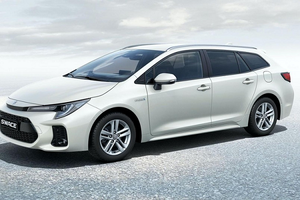 Suzuki Swace 2021 "mượn" phong cách Toyota Corolla Touring Sports?