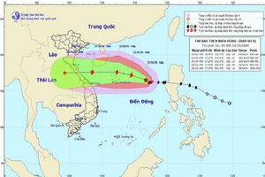 Bão số 8 gió giật cấp 13, hướng vào quần đảo Hoàng Sa và còn mạnh thêm