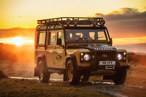 Ngắm Land Rover Defender Work V8 Trophy hơn 6,2 tỷ đồng