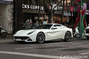 Ferrari F12 Berlinetta hơn 20 tỷ màu độc lăn bánh tại Sài Gòn