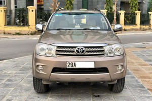 Toyota Fortuner 2010 cũ chạy chán, bán vẫn hơn 450 triệu ở Hà Nội