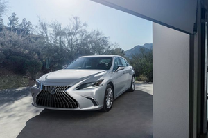 Lexus ES 2022 trình làng: Ngoại thất sắc sảo, cabin cao cấp