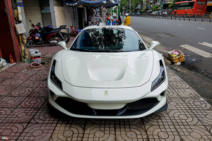 Ferrari F8 Spider hơn 20 tỷ màu sơn đặc biệt tại Việt Nam