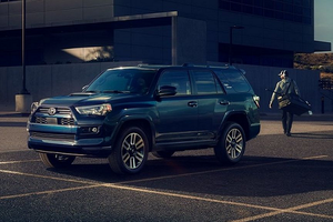 Toyota chào hàng "khủng long" 4Runner TRD Sport 2022 mới