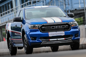 Vén màn Ford Ranger 2021 đặc biệt màu sơn phong cách xe đua 