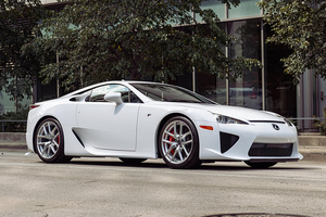 Lexus LFA đời 2012 "siêu hiếm", đấu giá từ hơn 9 tỷ đồng