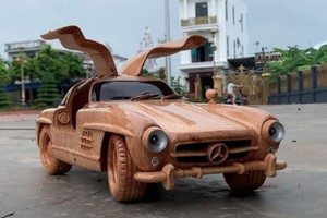 Mercedes 300 SL Gullwing 1955 bằng gỗ, hơn 31 triệu của thợ Việt 