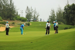 Vụ 2 lãnh đạo đi chơi golf, tạm đình chỉ công tác GĐ Trung tâm xúc tiến du lịch