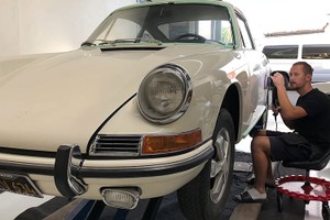 Porsche 911S 1967 bị bỏ xó gần 40 năm được "dọn dẹp" như mới