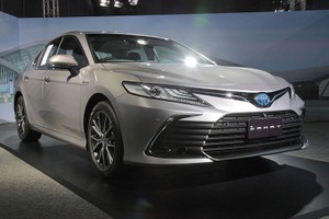 Cận cảnh Toyota Camry 2022 từ 1 tỷ đồng, sắp về Việt Nam