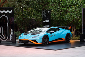 Lamborghini Huracan STO tại Bảo tàng Nghệ thuật Đương đại Miami