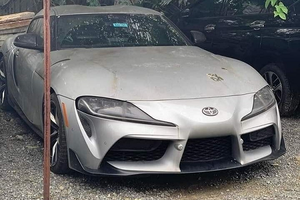 Xôn xao hình ảnh Toyota GR Supra 2020 độc nhất Việt Nam bị "bỏ xó"