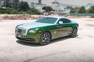 Xe sang Rolls-Royce Wraith thay đổi phong cách với lớp decal xanh lá lạ mắt