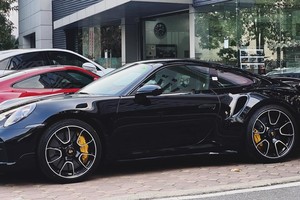 Tận thấy Porsche 911 Turbo hơn 15 tỷ của ông Đặng Lê Nguyên Vũ