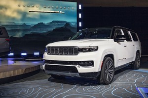 Jeep Wagoneer L 2023 chính thức ra mắt, SUV nội thất "rộng miên man"