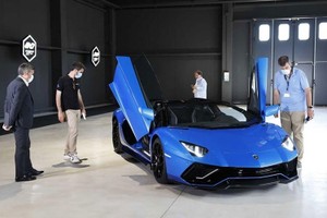 Lamborghini Aventador Coupe cuối cùng rao bán gần 37 tỷ đồng