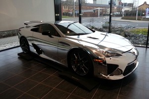 Lexus LFA phủ crôm độc nhất thế giới "thét giá" 24 tỷ đồng... ế