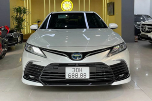 Toyota Camry Hybrid 2022 biển "tứ phát" bán hơn 3 tỷ ở Hà Nội