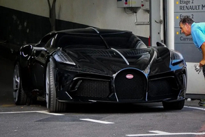 Bugatti La Voiture Noire đắt - độc nhất lăn bánh, biển số gây tò mò