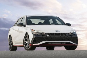 Logo trên vô lăng xe Hyundai Elantra N 2022 có thể gây tai nạn?