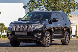 Toyota Land Cruiser Prado "giả cầy" như xịn được độ từ Lexus GX460