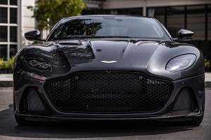 Aston Martin DBS hơn 35 tỷ tại Việt Nam, "chát" hơn siêu xe Ferrari F8