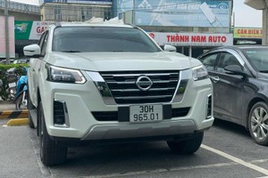 Cận cảnh SUV Nissan Terra 2022 đầu tiên tại Việt Nam ra biển số