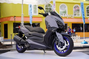 Cận cảnh Yamaha Xmax và Yamaha Tmax 2022 từ 129 triệu tại Việt Nam