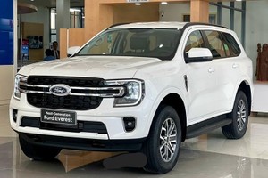 Cận cảnh Ford Everest Titanium 4x2 2023 gần 1,3 tỷ tại Việt Nam