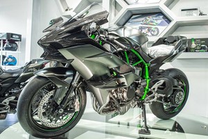 Kawasaki Ninja H2R gần 2 tỷ tại Việt Nam, đắt ngang BMW 3-Series “đập hộp”