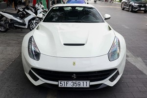 "Soi" Ferrari F12 Berlinetta hơn 22 tỷ màu độc nhất Việt Nam