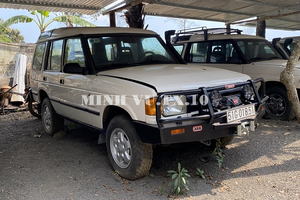 Land Rover Discovery hơn 30 năm tuổi độ trăm triệu đồng của “Qua” Vũ 