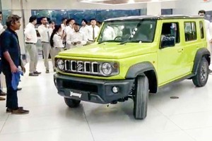 Suzuki Jimny bản 5 cửa vừa có mặt tại đại lý đã "cháy hàng"