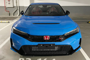 Honda Civic Type R hơn 2,3 tỷ màu Racing Blue Pearl hiếm tại Việt Nam