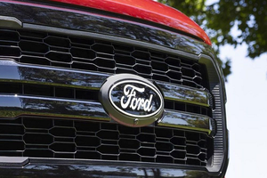 Ford lặng lẽ đổi logo, vẫn hình oval nhưng tối giản và hiện đại 