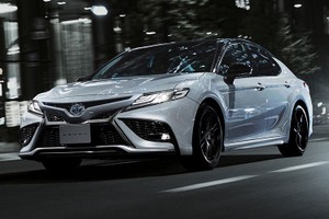 Tốn gần 4,5 tỷ đồng để sở hữu Toyota Camry Hybrid vì lý do này