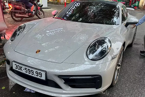 Porsche 911 Carrera S hơn 9 tỷ gắn biển số 30K-599.99 giá 1,79 tỷ đồng